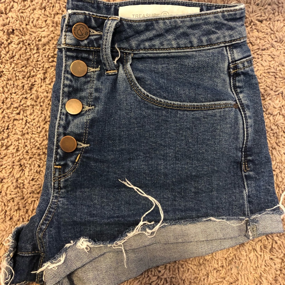 Treasure & Bond Foster Boyfriend High Rise Shorts